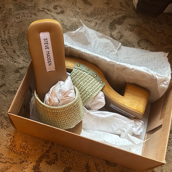 Steve Madden cabana greenwith Woven Upper - Picture 2 of 3